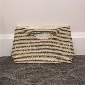 Moyna New York Handle Clutch